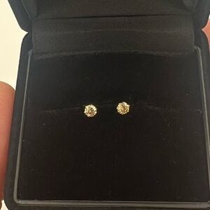 Natural Diamond Stud Earrings Set in 18k Yellow Gold